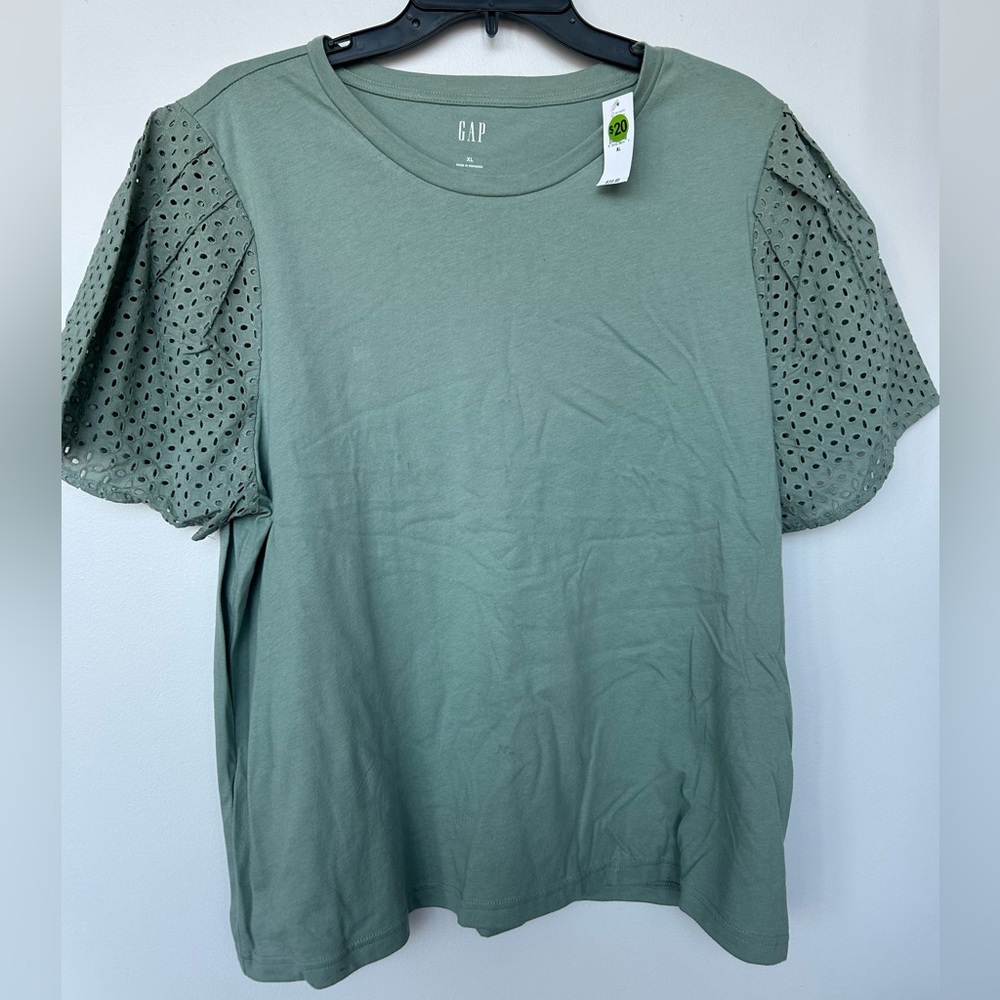 Gap eyelet puff sleeve top